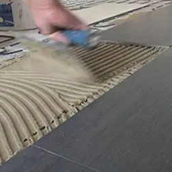 4. Burkolás flexibilis ragasztóval